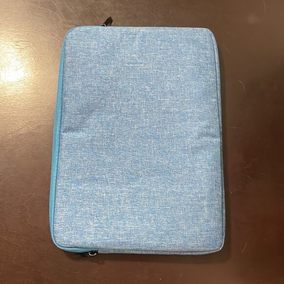 MacBook Air 13” shell and blue soft case - Picture 4 of 5